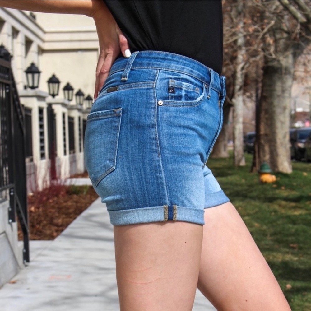 KanCan High Rise Medium Wash Shorts Multi Women’s Sizes NWT - Picture 2 of 8